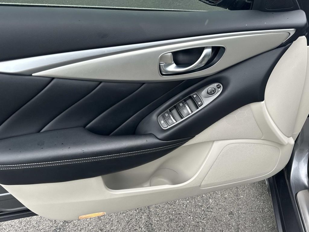 Thumbnail: 2020 INFINITI Q50 - 17