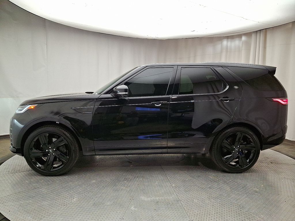 2024 Land Rover Discovery Dynamic SE 7