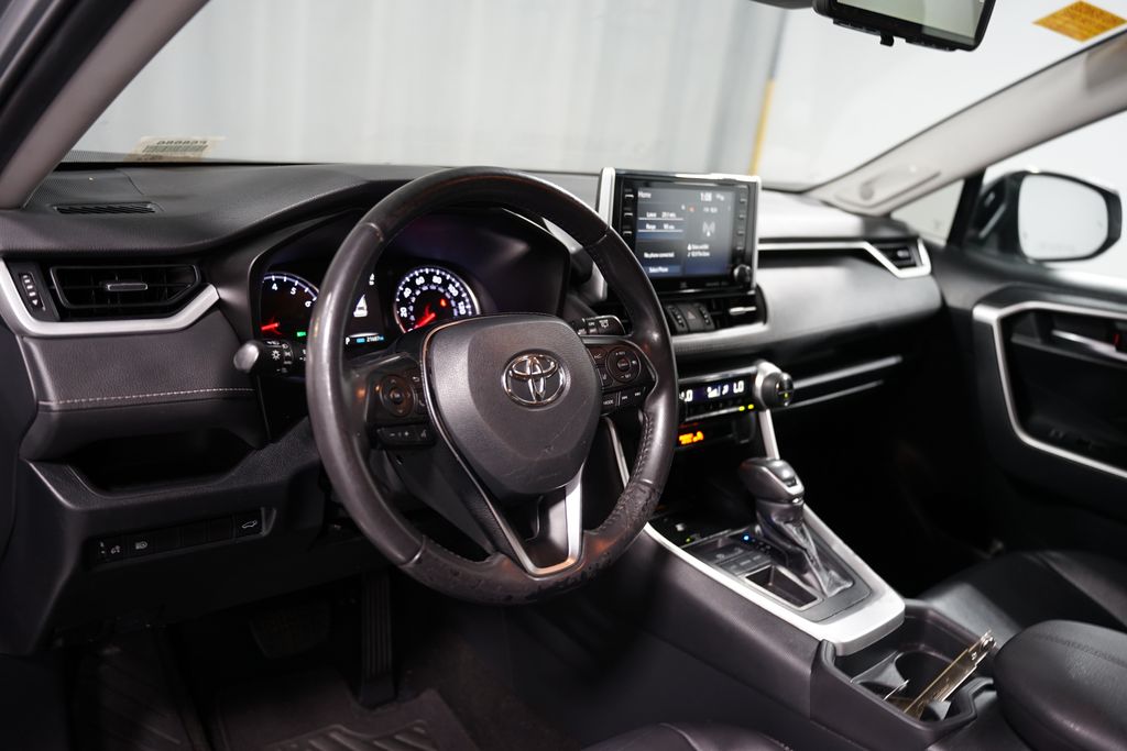 2019 Toyota RAV4 XLE Premium 7