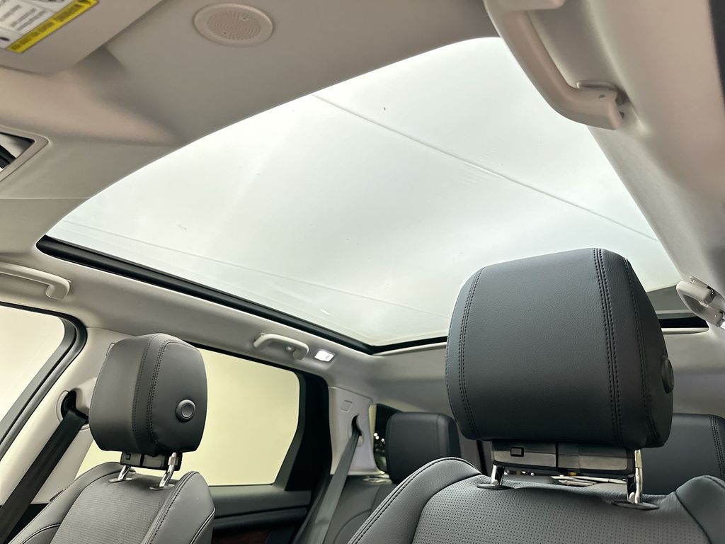 2024 Land Rover Discovery Sport S 16