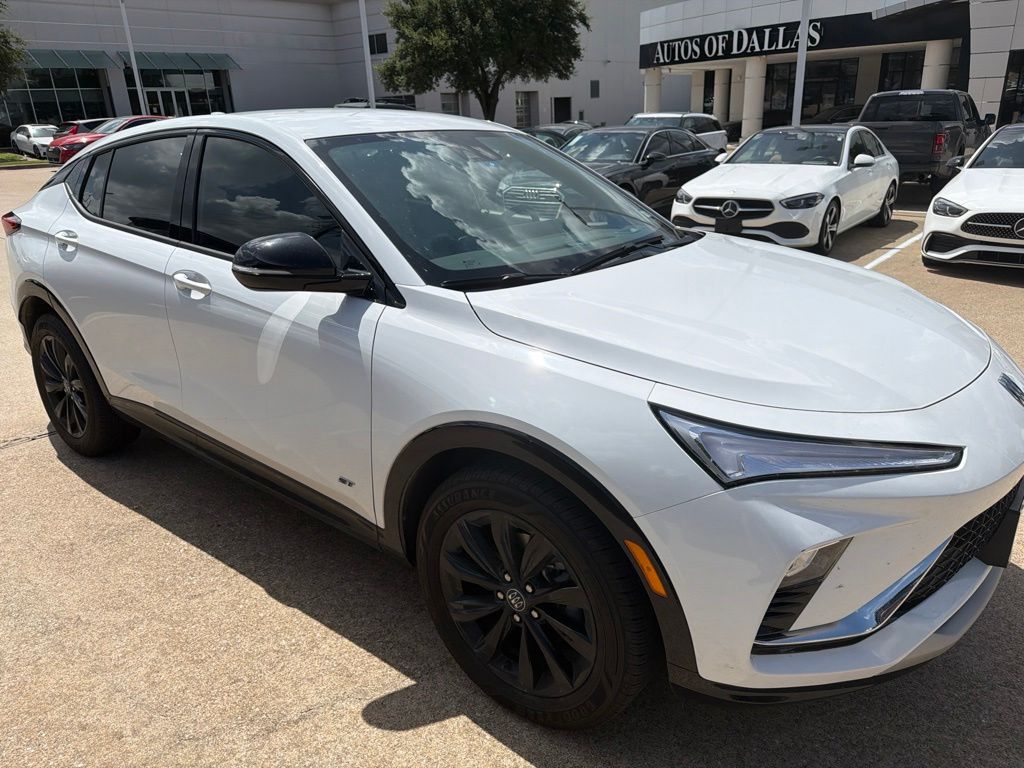 Summit White 2025 Buick Envista SUV / Crossover Front-Wheel Drive 6-Speed Automatic