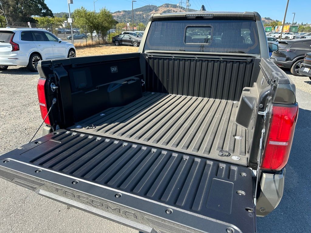 2025 Toyota Tacoma TRD Off-Road Double Cab photo 9