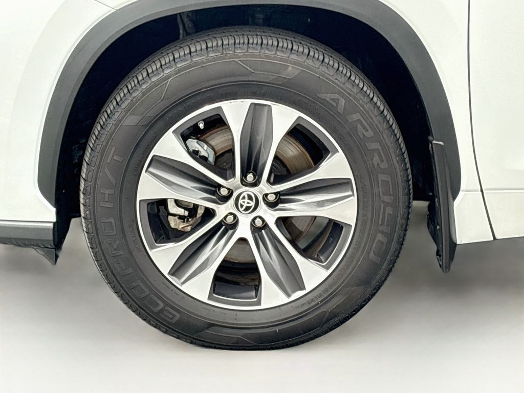 Thumbnail: 2022 Toyota Highlander - 31