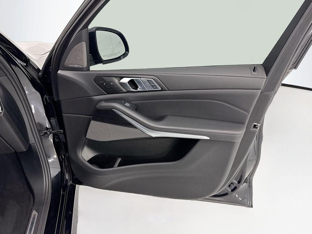 Thumbnail: 2021 BMW X7 - 24