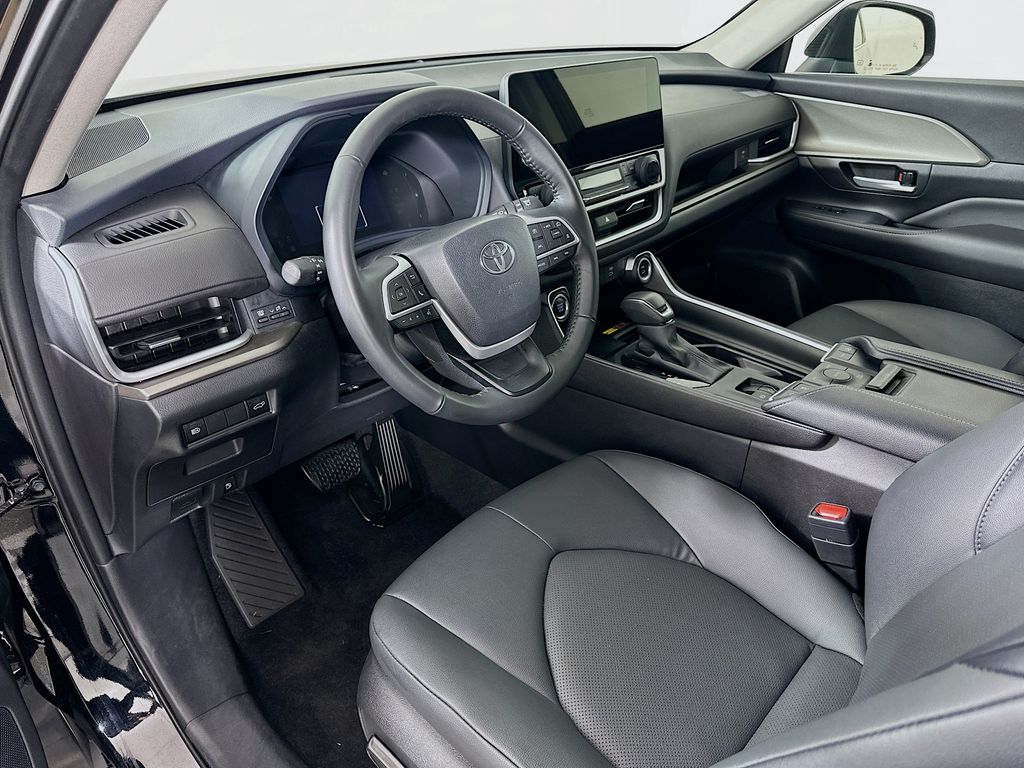 Thumbnail: 2025 Toyota Grand Highlander - 9