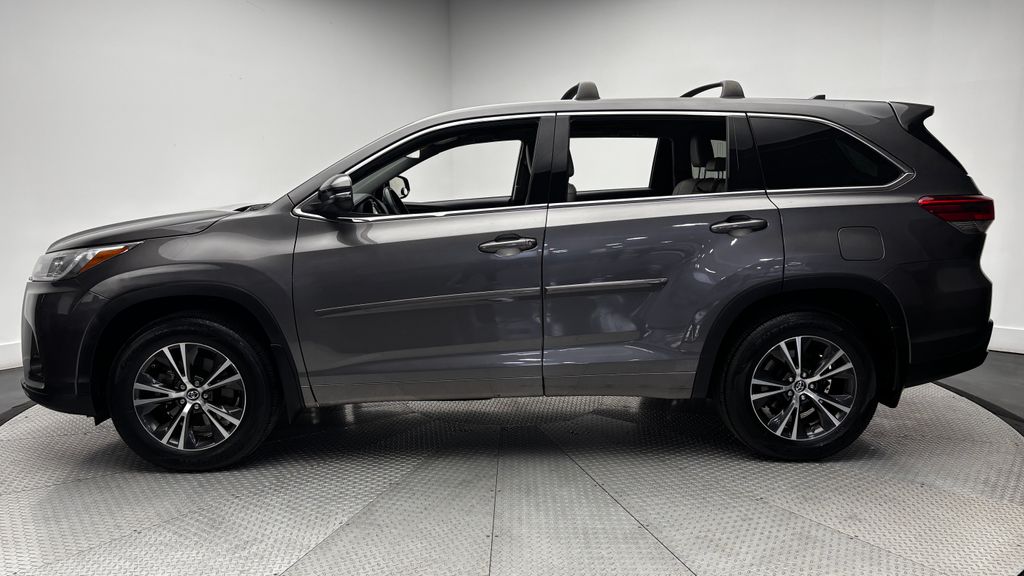 Thumbnail: 2018 Toyota Highlander - 4