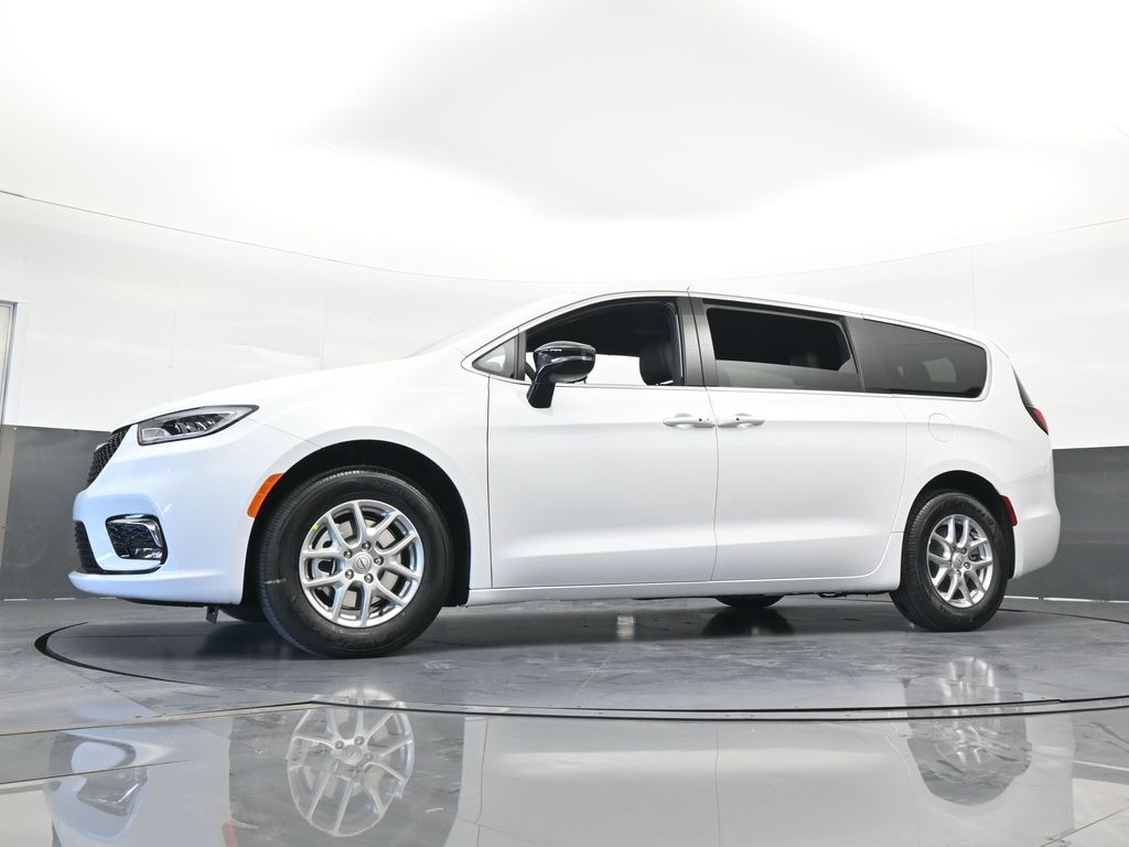 New 2026 Bright White Clearcoat Chrysler Select image 54