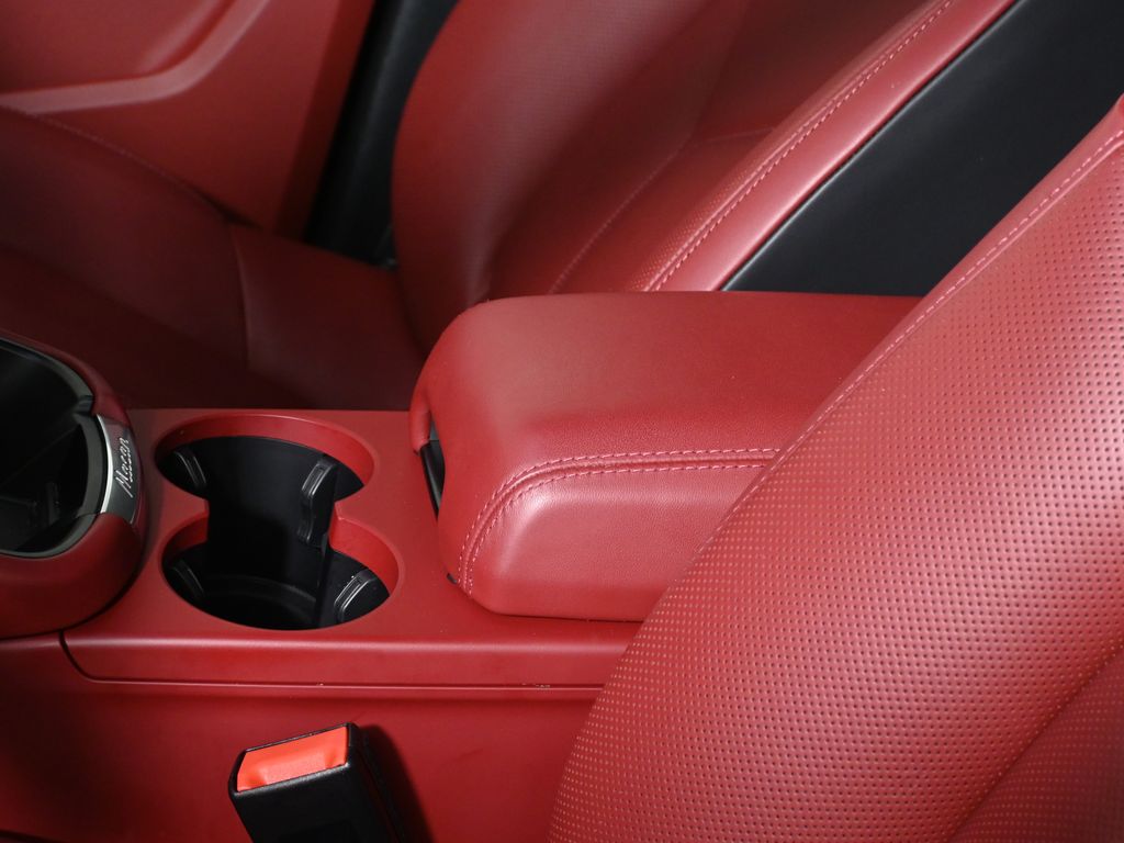 Thumbnail: 2025 Porsche Macan - 28