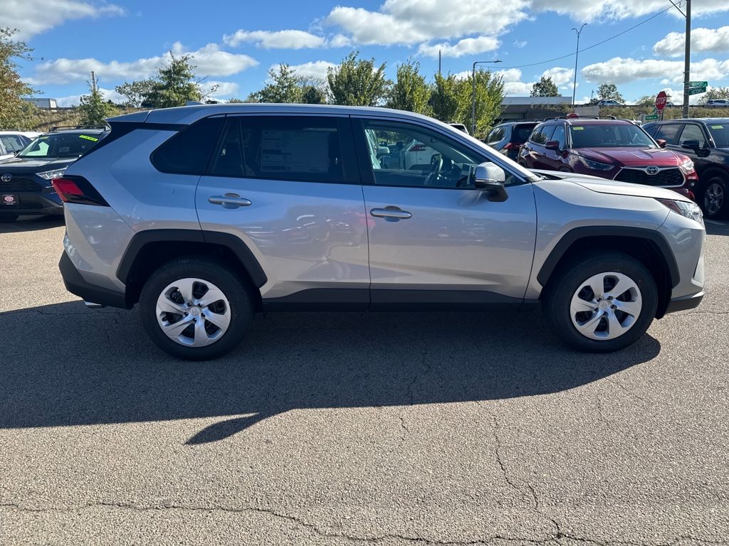 2025 Toyota RAV4 LE photo 7