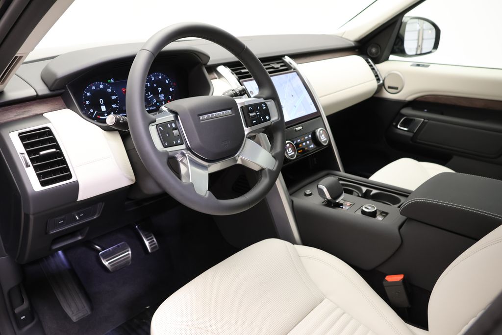 Thumbnail: 2026 Land Rover Discovery - 29