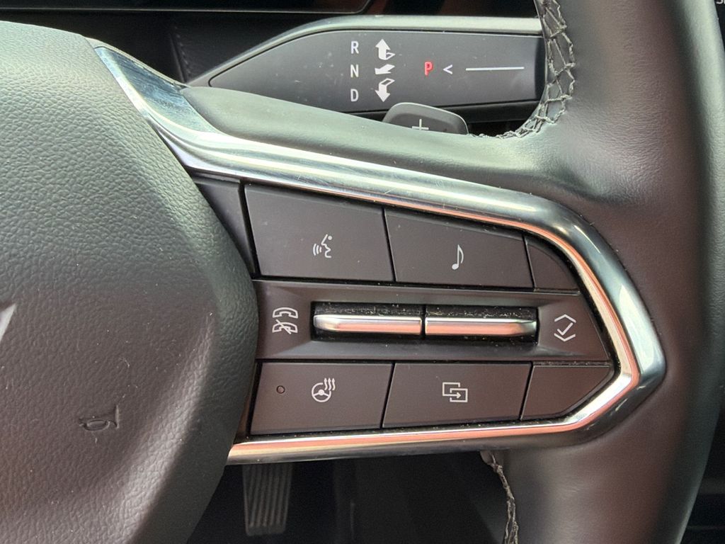 Used 2025 White Chevrolet LT image 25