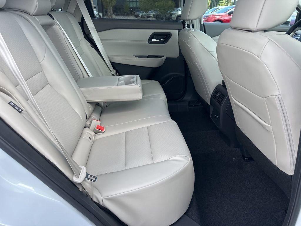 2025 Everest White Pearl Nissan Rogue SV FWD SUV
