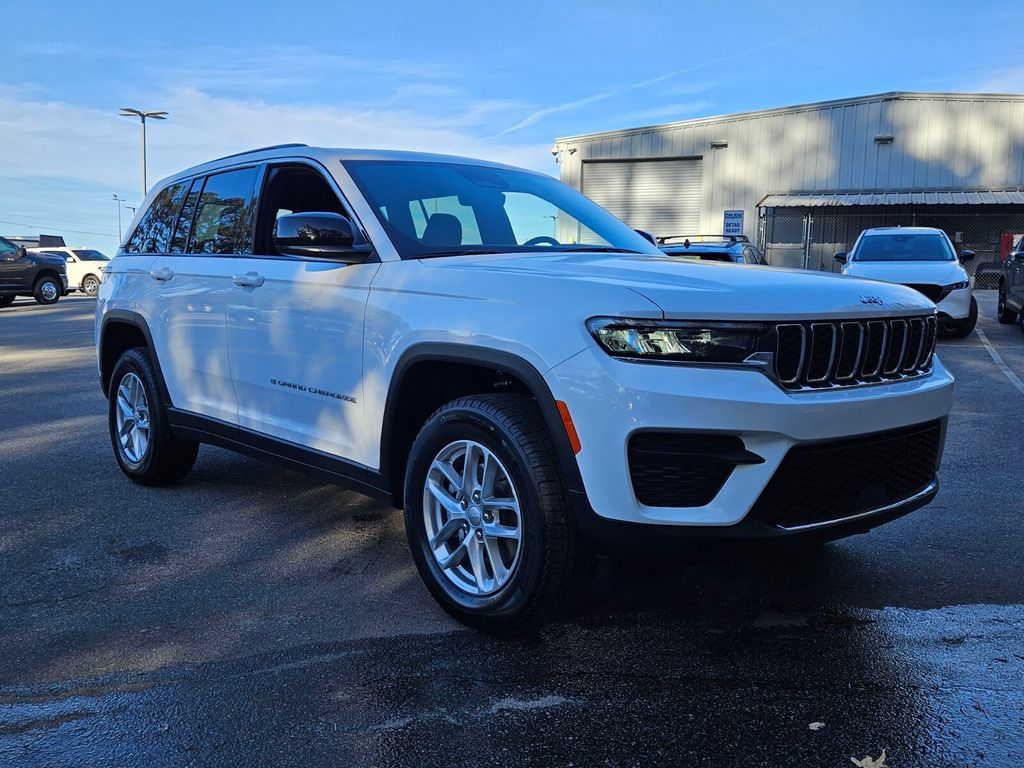 2025 Jeep Grand Cherokee Laredo's photo