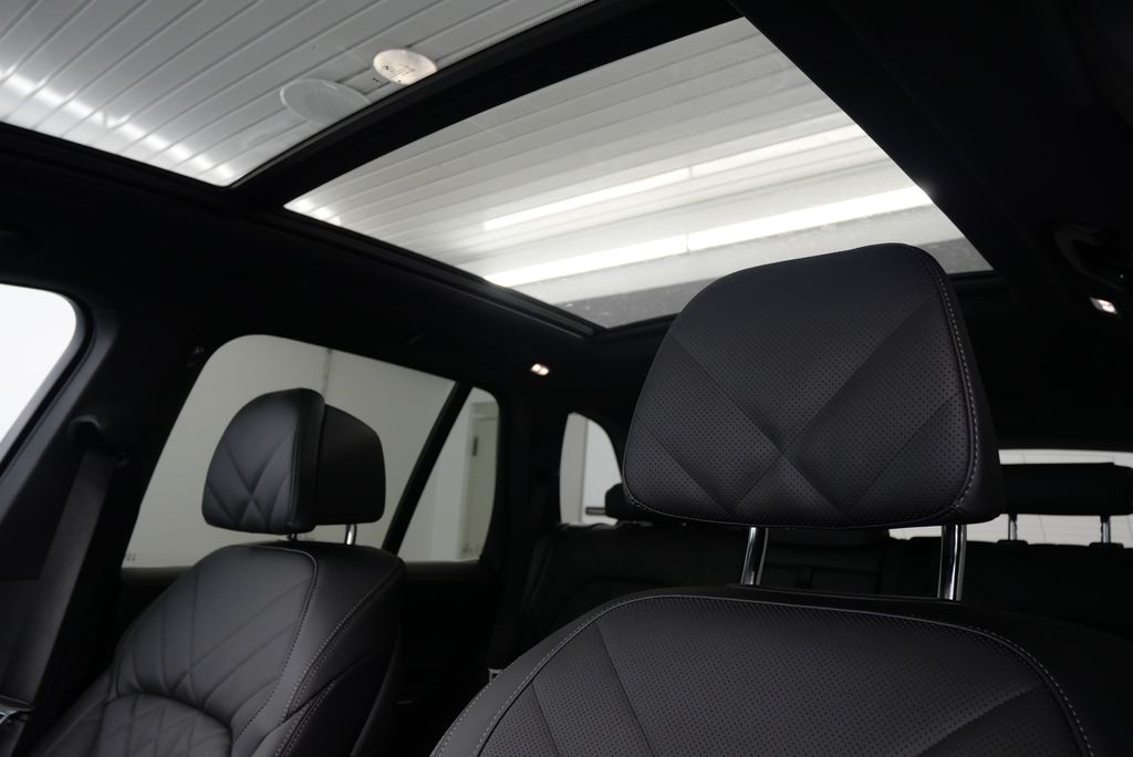 Thumbnail: 2025 BMW X5 - 13
