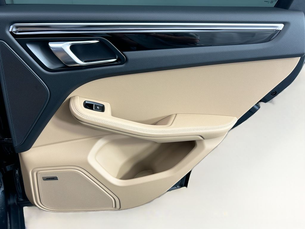 Thumbnail: 2026 Porsche Macan - 28