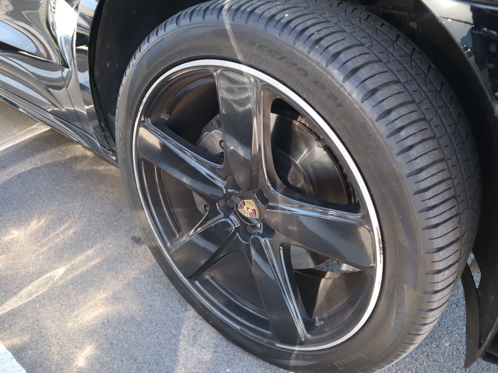 Thumbnail: 2015 Porsche Macan - 18