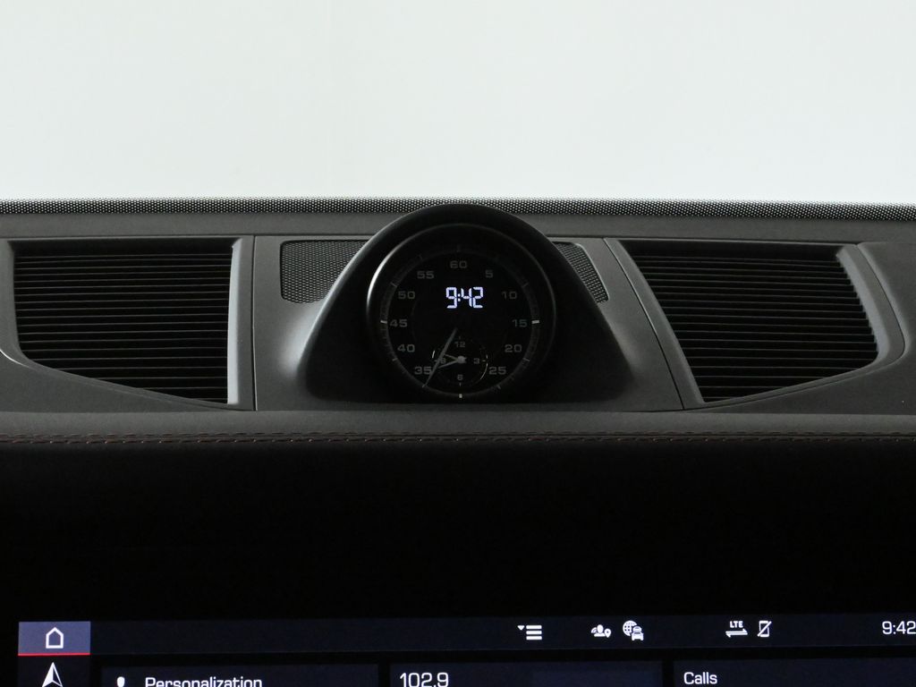 Thumbnail: 2026 Porsche Macan - 22