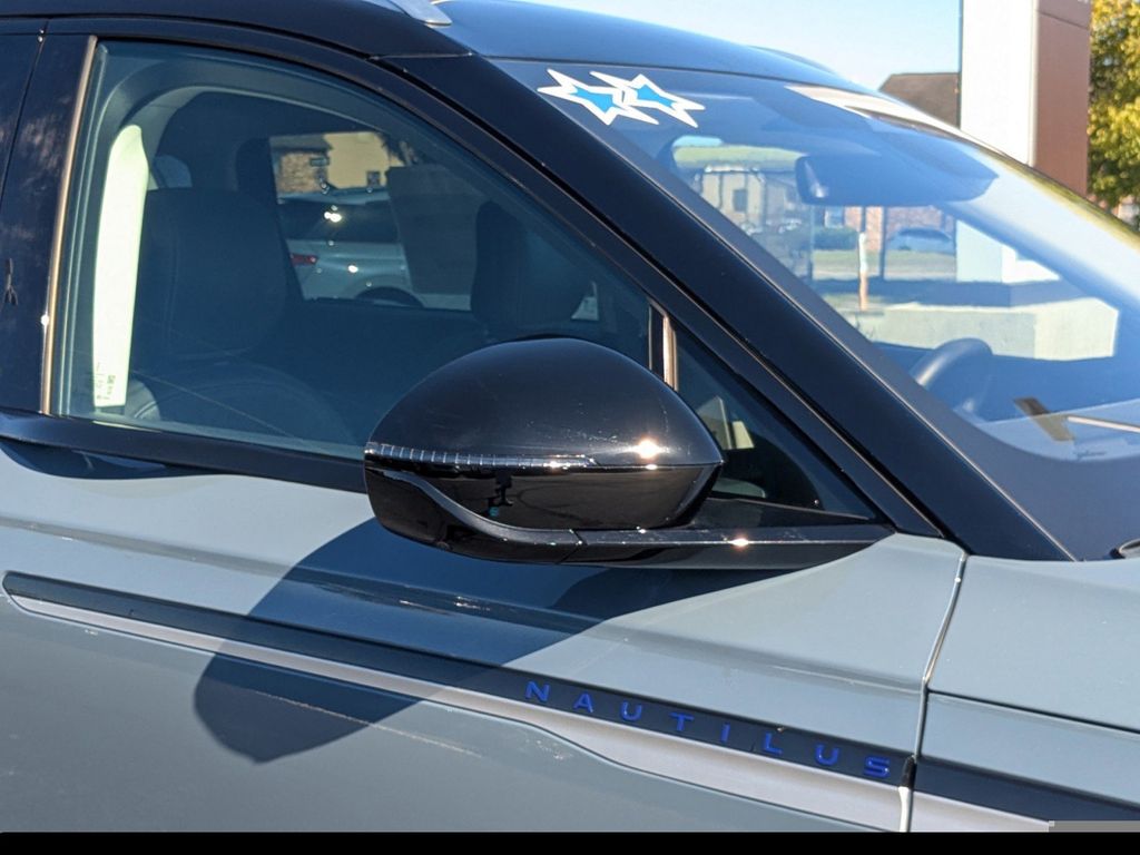 2025 Lincoln Nautilus Reserve