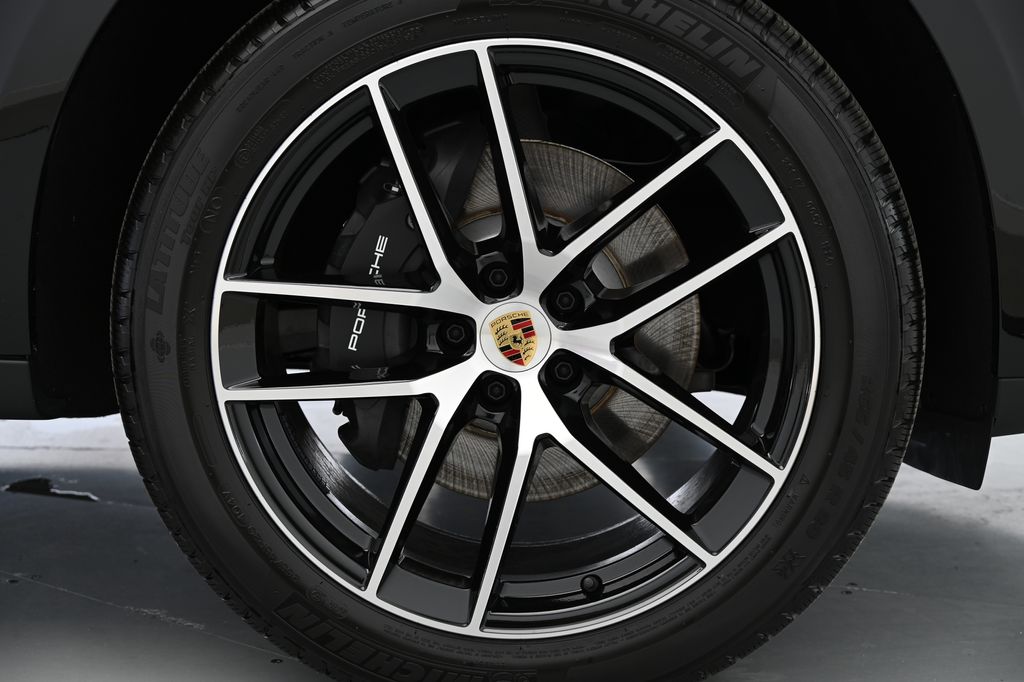 2024 Porsche Macan  20