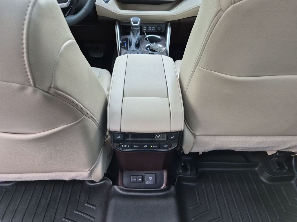 Used Car 2022 Toyota Highlander  Platinum For Sale Under $40,000 In Austin, Texas