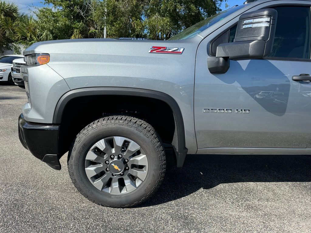 2025 Chevrolet Silverado 2500HD Custom 11