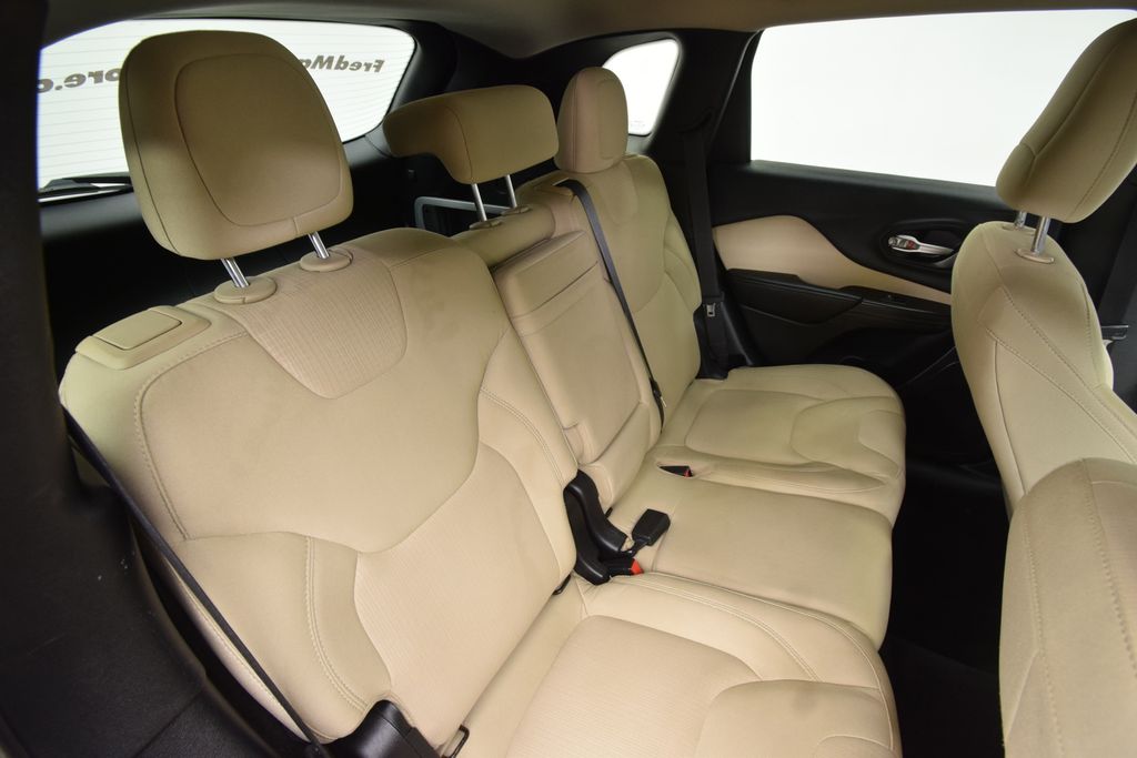 used 2015 Jeep Cherokee car, priced at $9,500