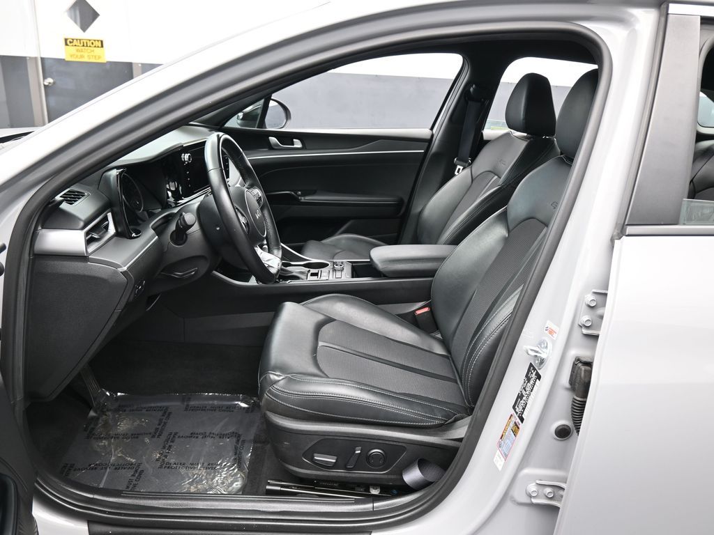 Used 2023 Wolf Gray Kia GT-Line image 11