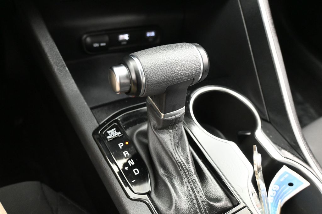 Used 2024 Everlasting Silver Kia LXS image 19