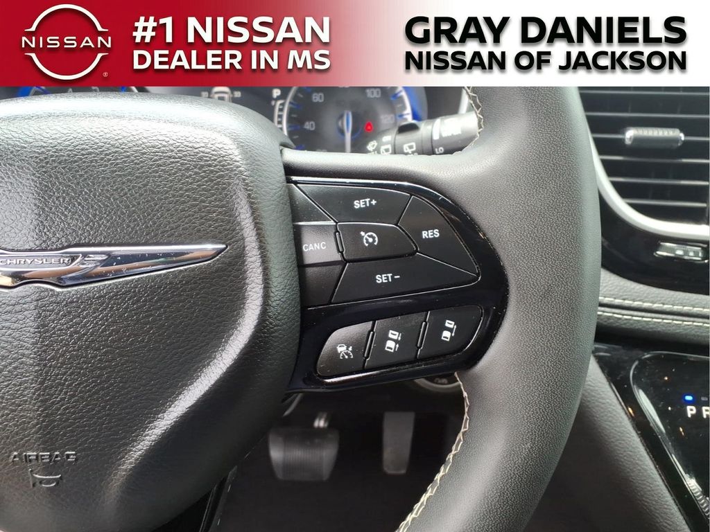 Used 2022 Chrysler Pacifica Van