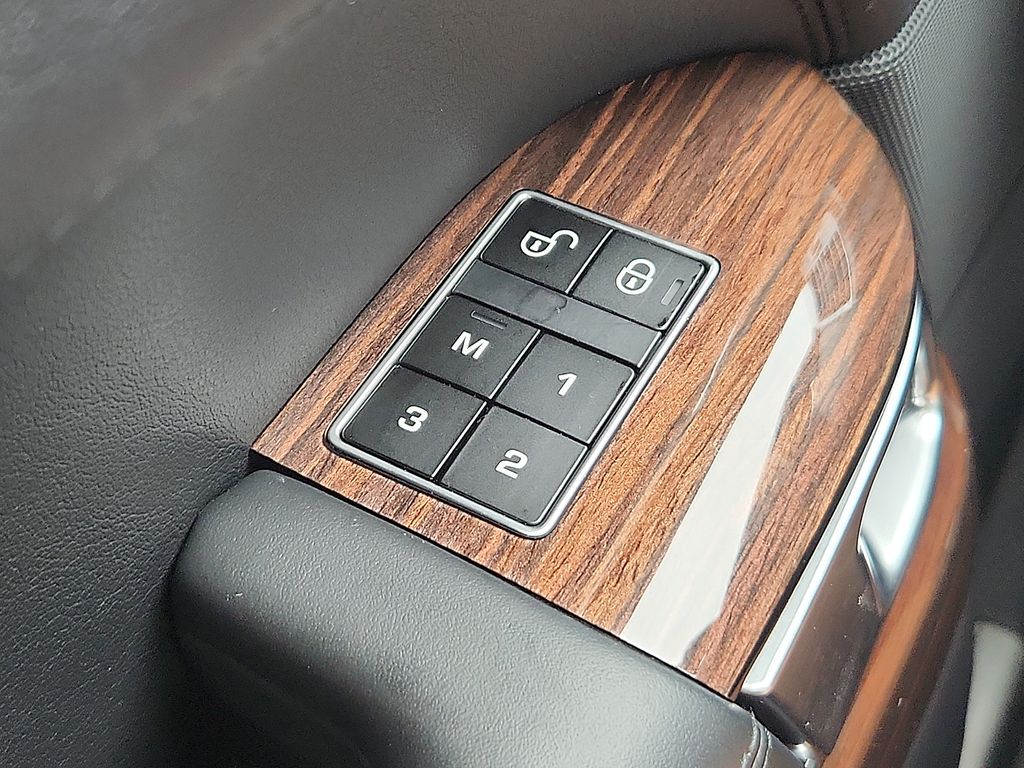 Thumbnail: 2015 Land Rover Range Rover - 25