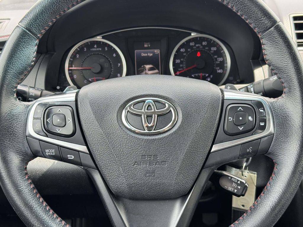 Used 2015 White Toyota SE image 17
