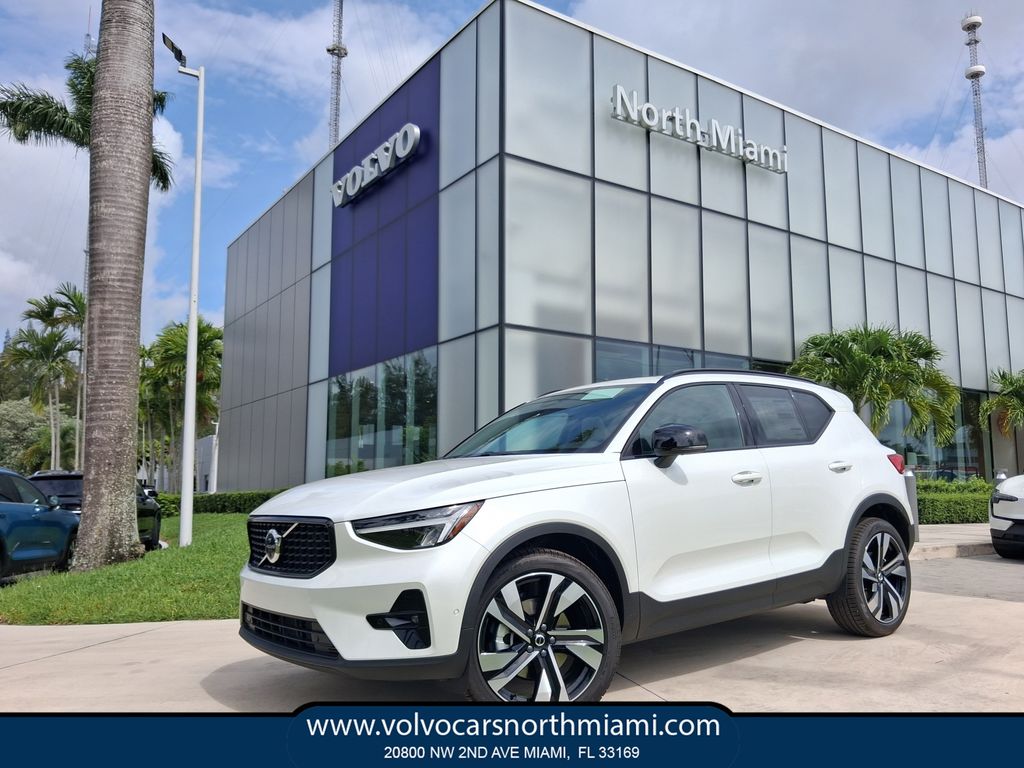 2026 Volvo XC40 Plus