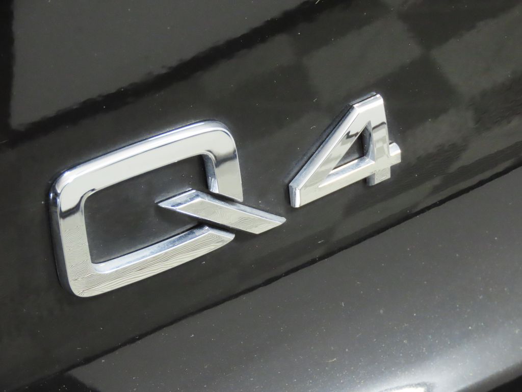 Thumbnail: 2023 Audi Q4 e-tron - 9