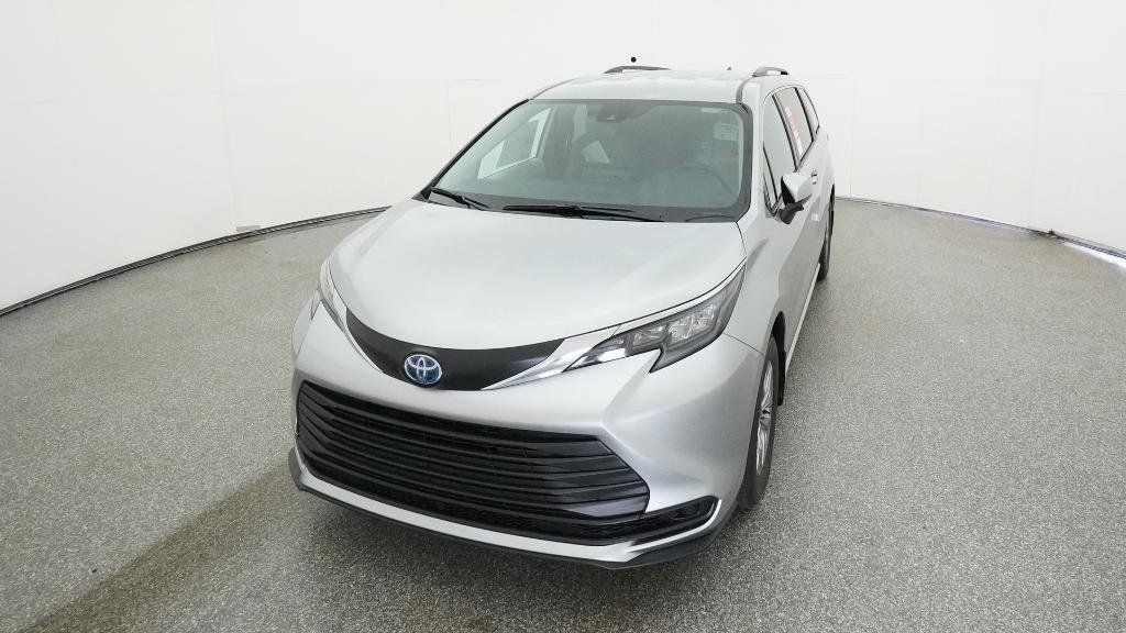 Thumbnail: 2025 Toyota Sienna - 13