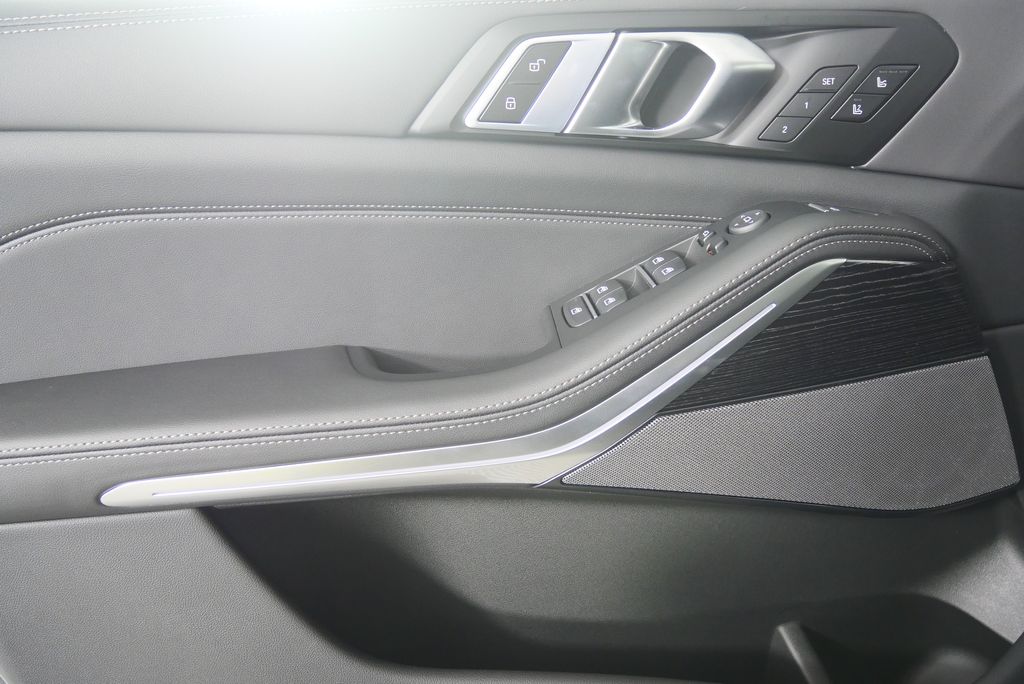 Thumbnail: 2026 BMW X5 - 8