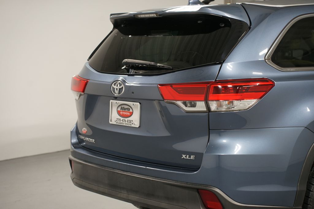 Thumbnail: 2019 Toyota Highlander - 9