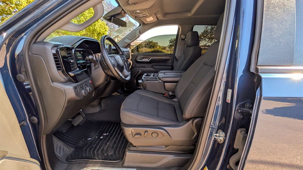 Used 2023 Chevrolet Silverado 1500 LT 4D Crew Cab