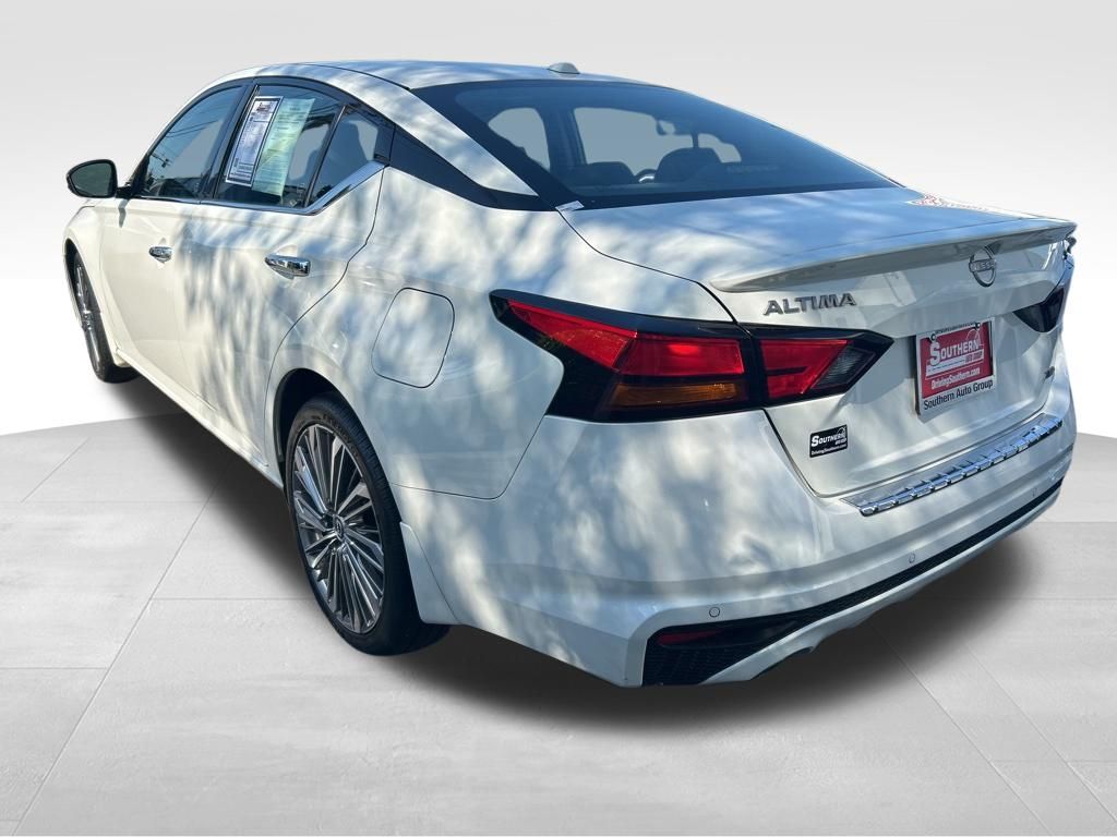 Used 2023 White Nissan 2.5 SL image 4