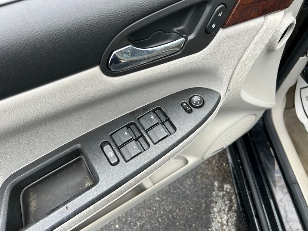 2011 Chevrolet Impala LTZ 24