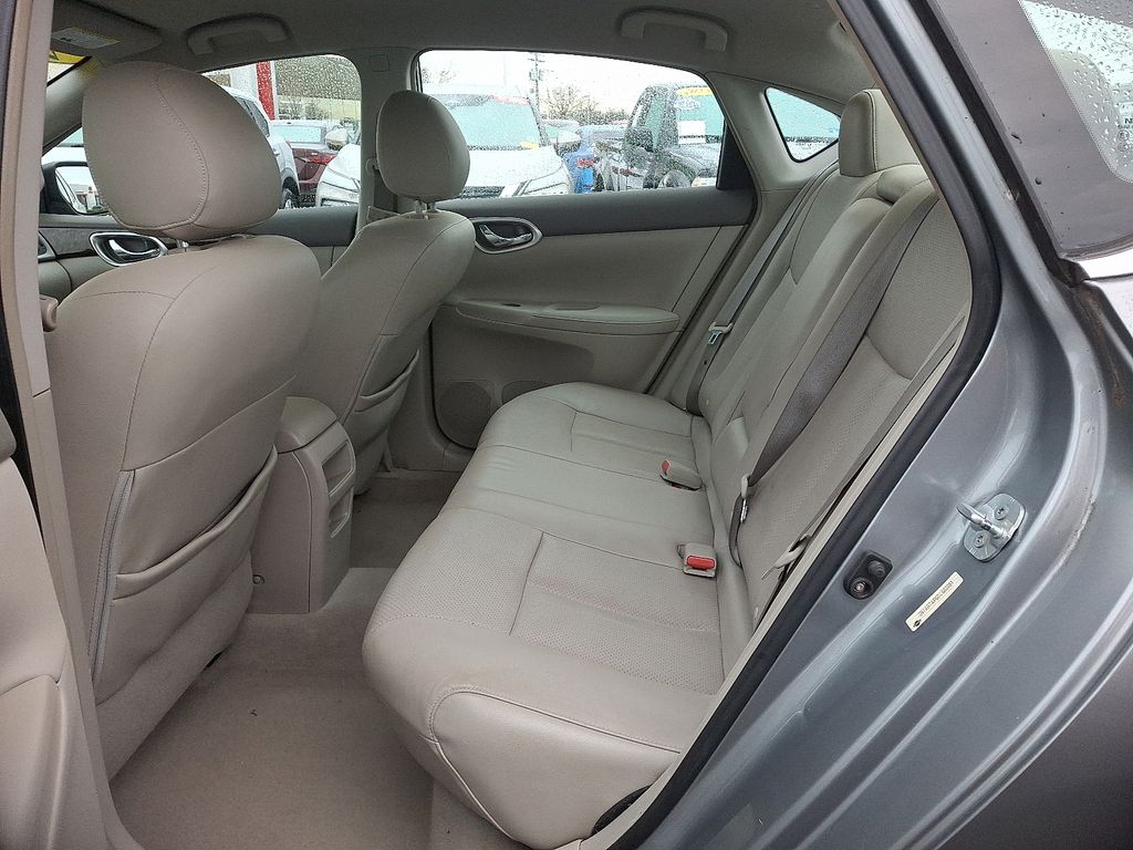 Thumbnail: 2013 Nissan Sentra - 10