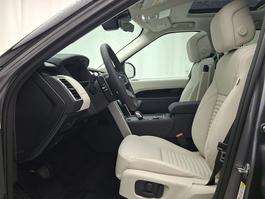 Thumbnail: 2026 Land Rover Discovery - 10