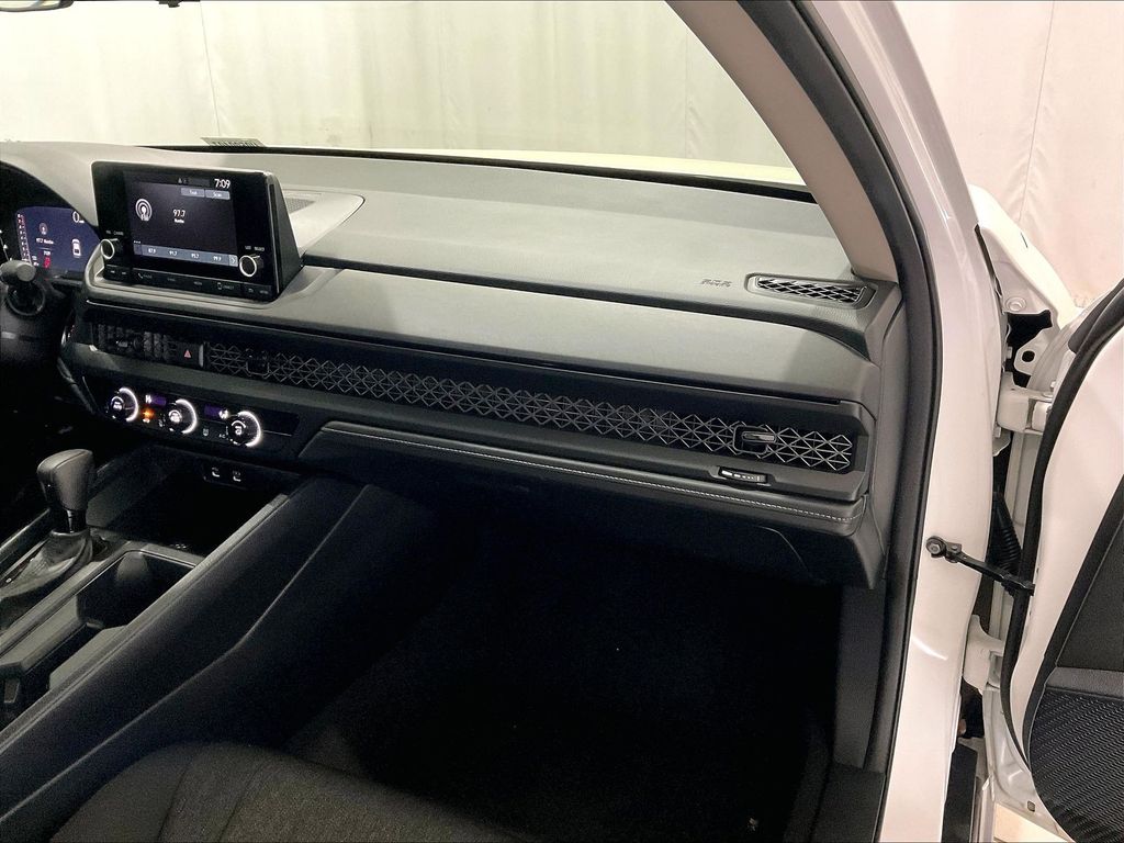 2025 Honda Accord — photo 13