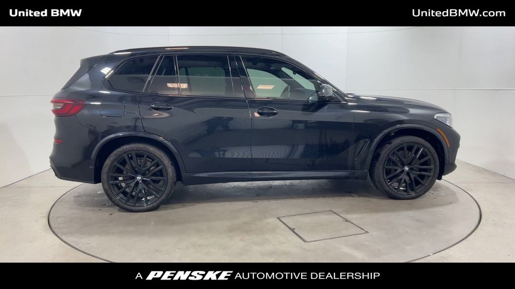 2022 BMW X5 M50i 9