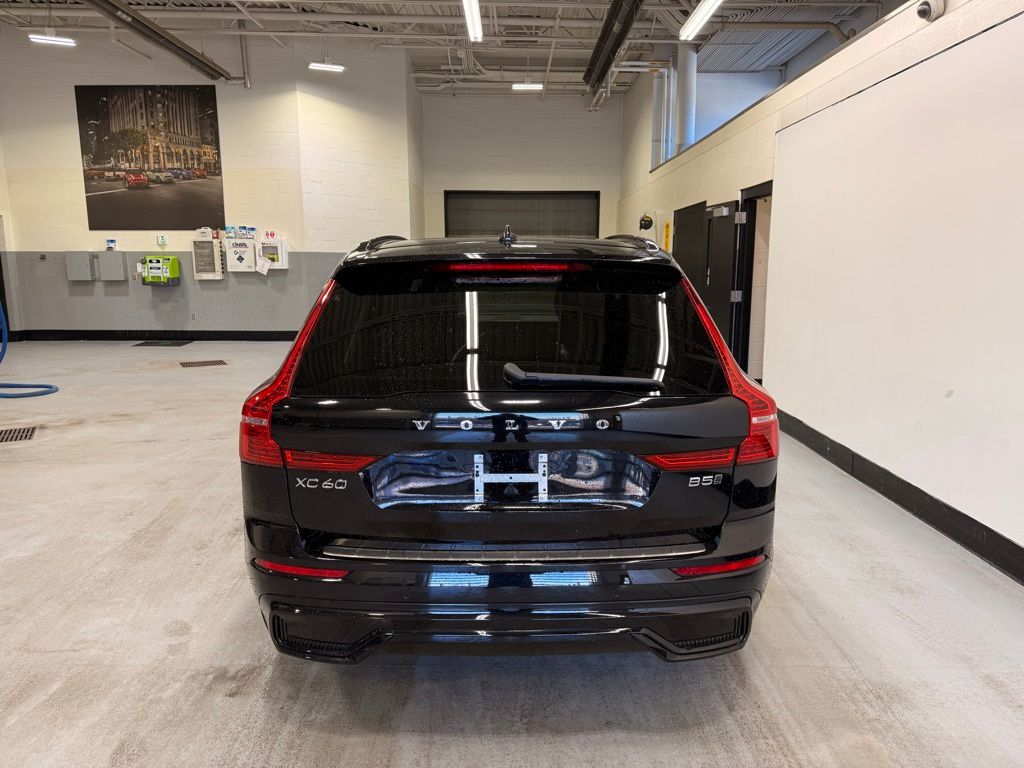 Thumbnail: 2023 Volvo XC60 - 4