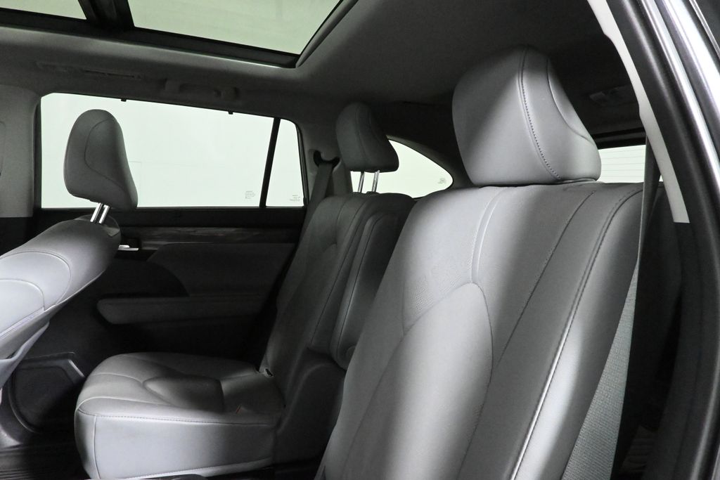 Thumbnail: 2021 Toyota Highlander - 6