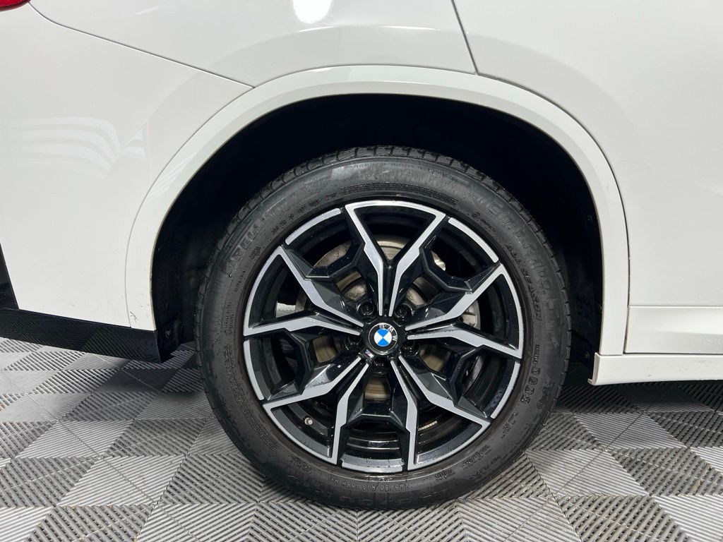 Thumbnail: 2024 BMW X4 - 13