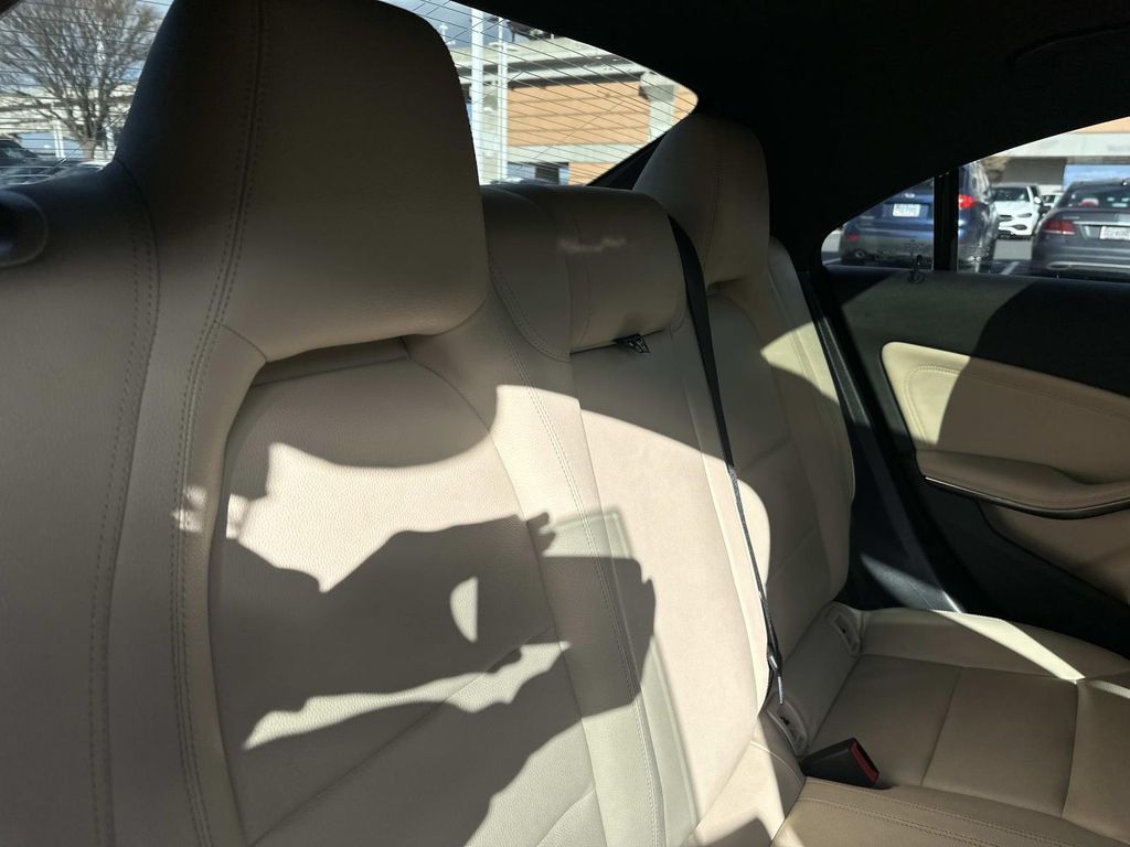 Thumbnail: 2014 Mercedes-Benz CLA - 27