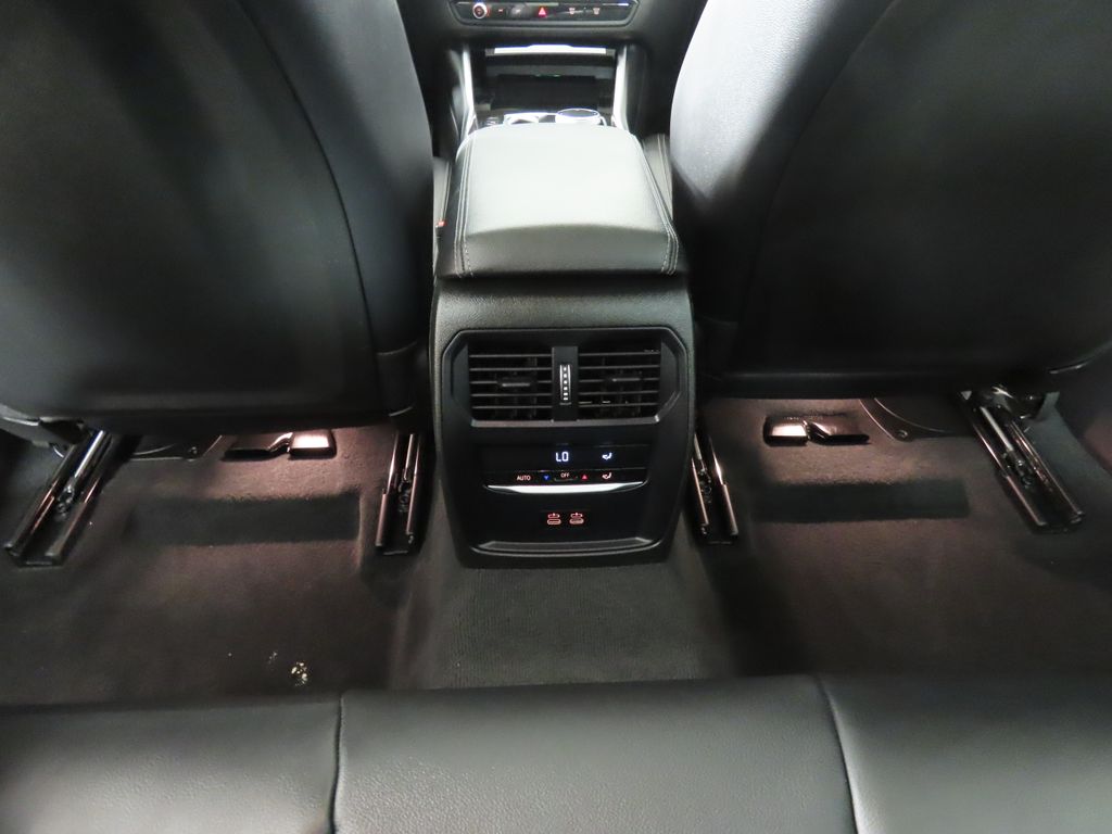 Thumbnail: 2024 BMW 3 Series - 25