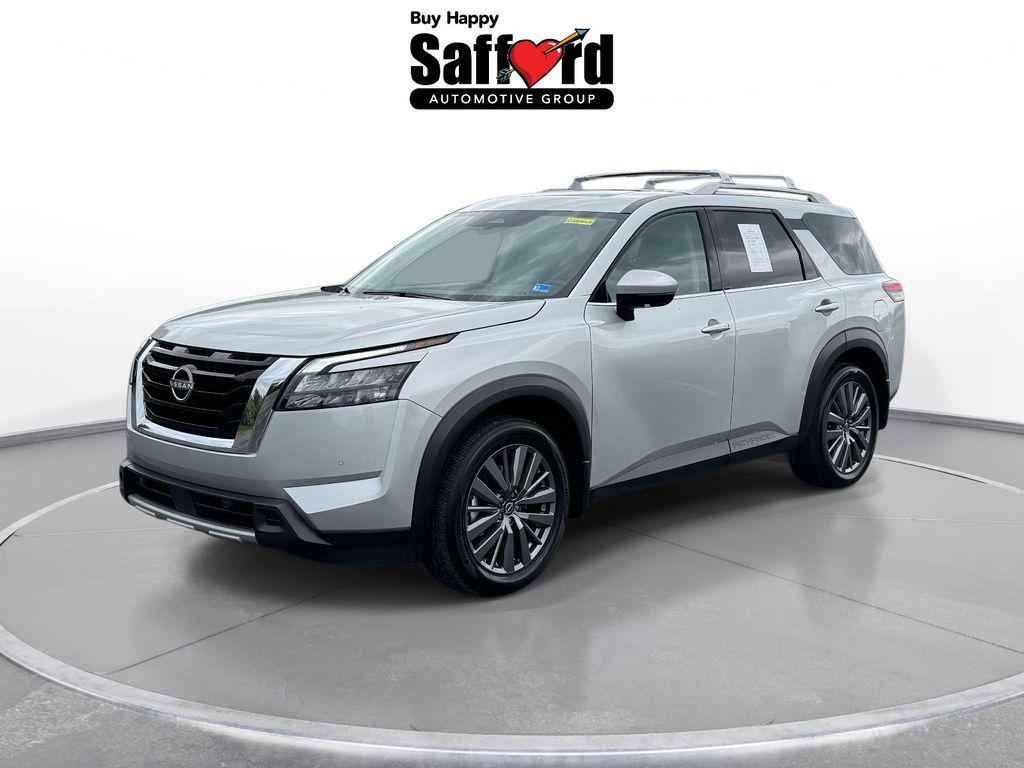 2025 Nissan Pathfinder SL