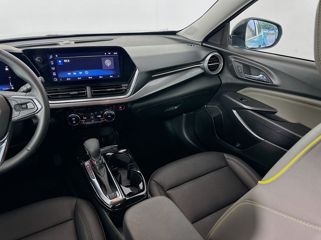 Thumbnail: 2025 Chevrolet Trax - 23